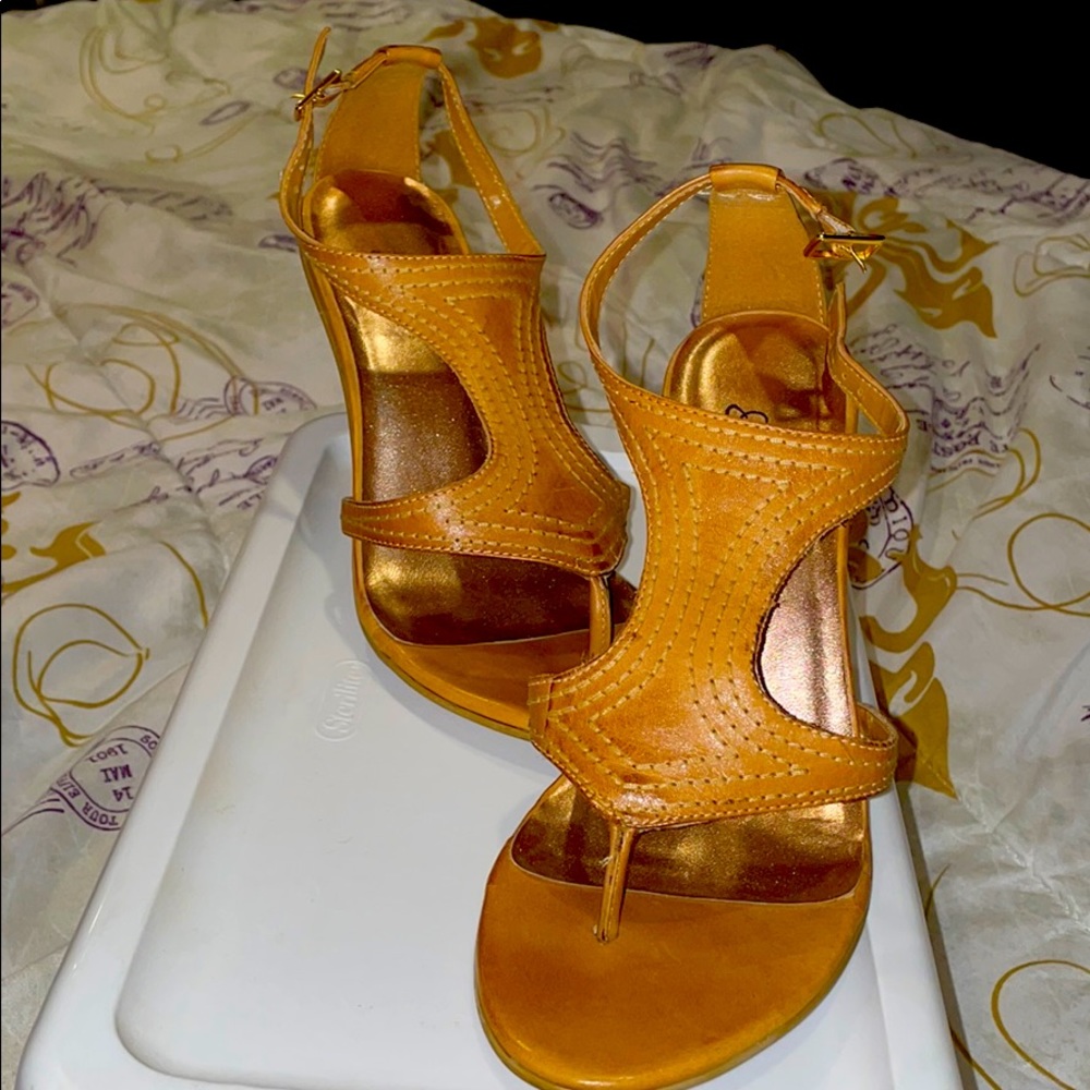 Sandalwood sandals with a comfortable heel.